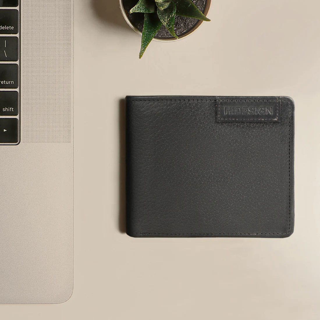 Ee Uranus W4 Black Leather Bi-Fold Wallet - Image 3